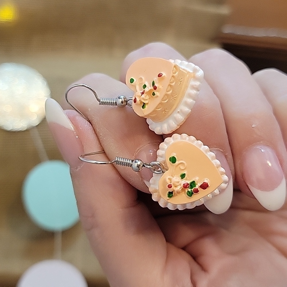 🔥LAST PAIR🔥 Sweetheart Cake Drop Earrings